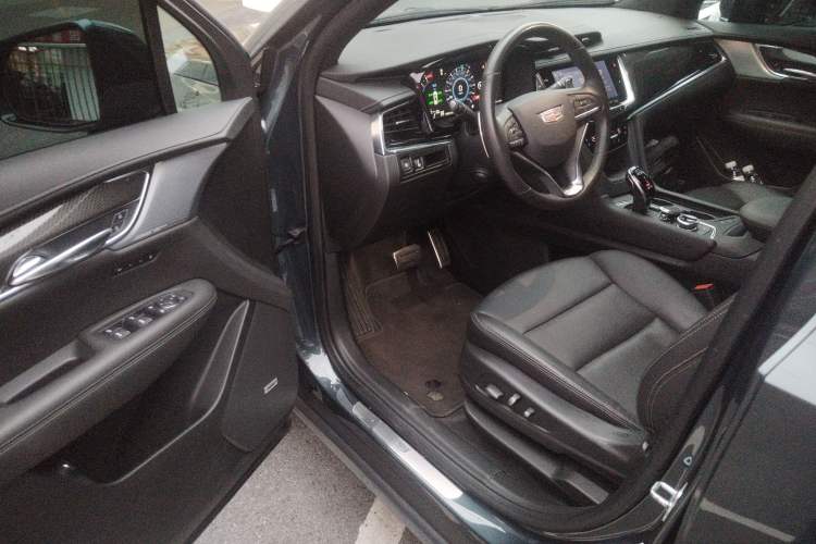 Used Cadillac XT6 2025 2.0T Six-Seater All-Wheel-Drive Prestige Executive Black Label Version Interior 3