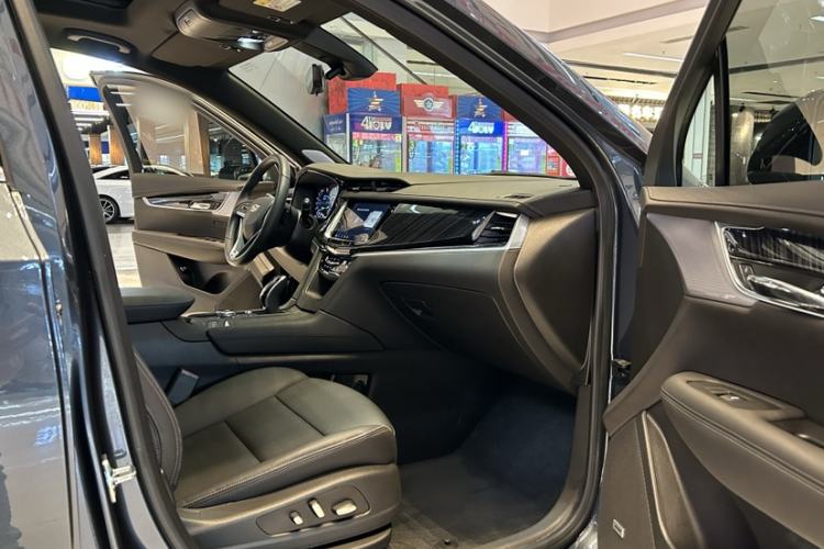 Used Cadillac XT6 2025 2.0T Six-Seater Four-Wheel-Drive Luxury Executive Classic Edition Interior 3