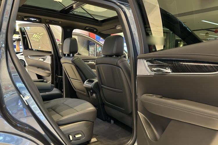 Used Cadillac XT6 2025 2.0T Six-Seater Four-Wheel-Drive Luxury Executive Classic Edition Interior 4