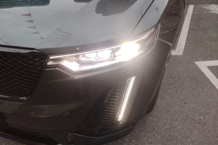 Used Cadillac XT6 2025 2.0T Six-Seater All-Wheel-Drive Prestige Executive Black Label Version Left Front Headlight