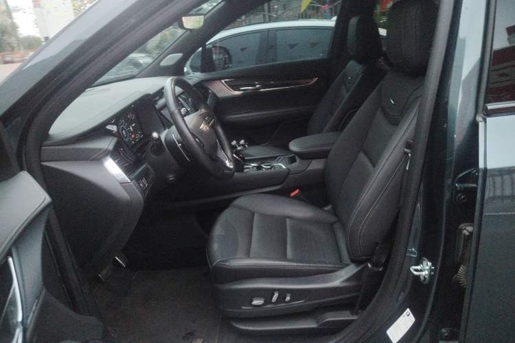 Used Cadillac XT6 2025 2.0T Six-Seater All-Wheel-Drive Prestige Executive Black Label Version Left Front Seat