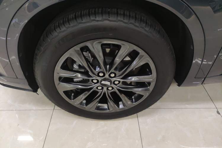 Used Cadillac XT6 2025 2.0T Six-Seater All-Wheel-Drive Prestige Executive Black Label Version Left Front Wheel Hub