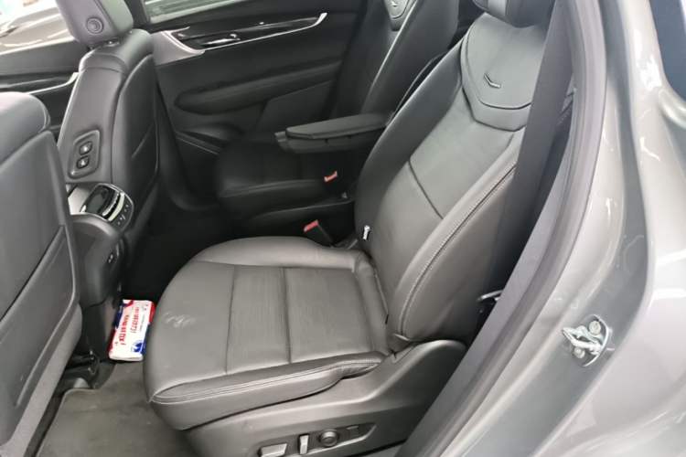 Used Cadillac XT6 2025 2.0T Six-Seater All-Wheel-Drive Prestige Executive Black Label Version Left Rear Seat