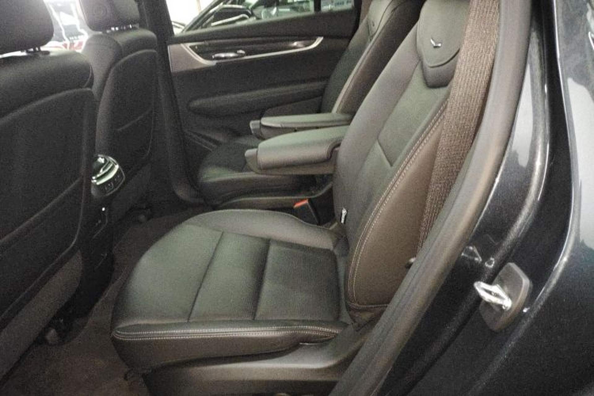 Used Cadillac XT6 2025 2.0T Six-Seater All-Wheel-Drive Prestige Executive Black Label Version Left Rear Seat