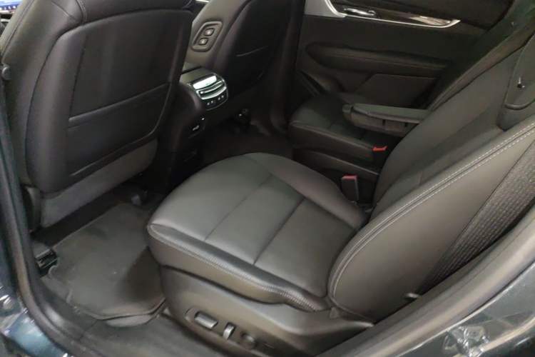 Used Cadillac XT6 2025 2.0T Six-Seater All-Wheel-Drive Prestige Executive Black Label Version Left Rear Seat