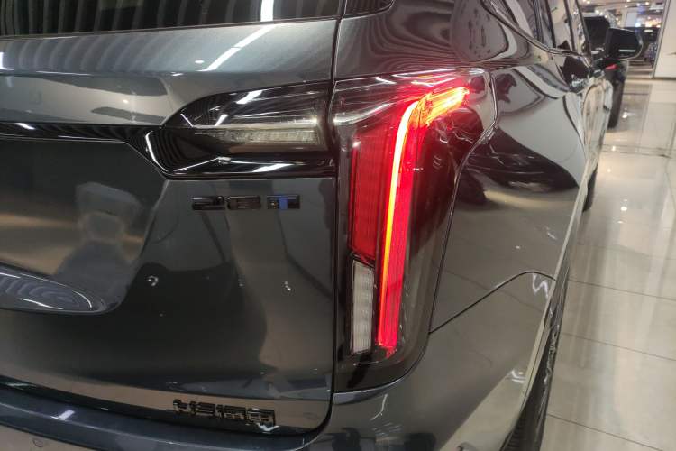 Used Cadillac XT6 2025 2.0T Six-Seater All-Wheel-Drive Prestige Executive Black Label Version Right Rear Taillight
