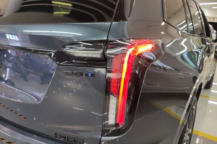 Used Cadillac XT6 2025 2.0T Six-Seater All-Wheel-Drive Prestige Executive Black Label Version Right Rear Taillight