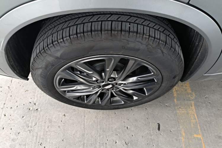 Used Cadillac XT6 2025 2.0T Six-Seater All-Wheel-Drive Prestige Executive Black Label Version Right Rear Wheel Hub