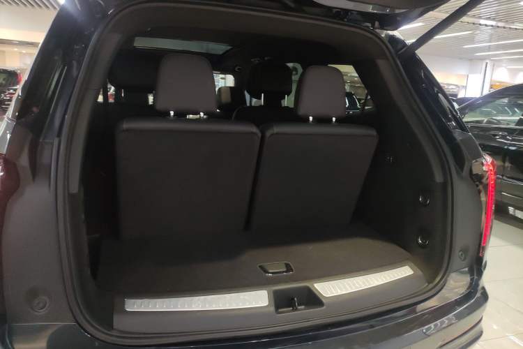 Used Cadillac XT6 2025 2.0T Six-Seater All-Wheel-Drive Prestige Executive Black Label Version Trunk