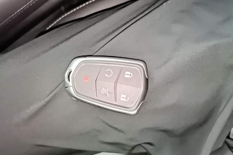 Used Cadillac XT6 2025 2.0T Six-Seater All-Wheel-Drive Prestige Executive Black Label Version Vehicle Key