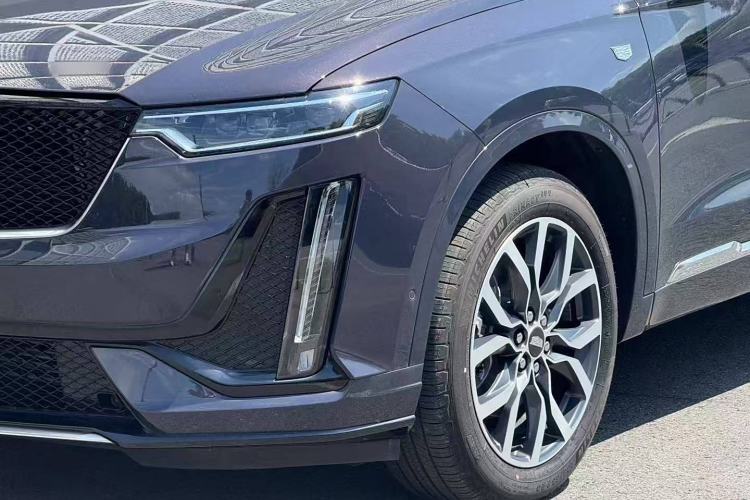Used Cadillac XT6 2025 2.0T Six-Seater Four-Wheel-Drive Platinum Executive Black Label Version Exterior 3