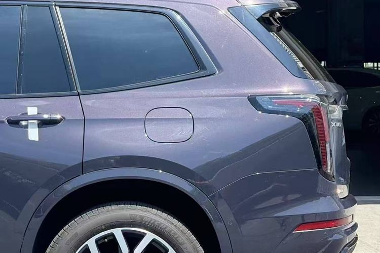 Used Cadillac XT6 2025 2.0T Six-Seater Four-Wheel-Drive Platinum Executive Black Label Version Exterior 4