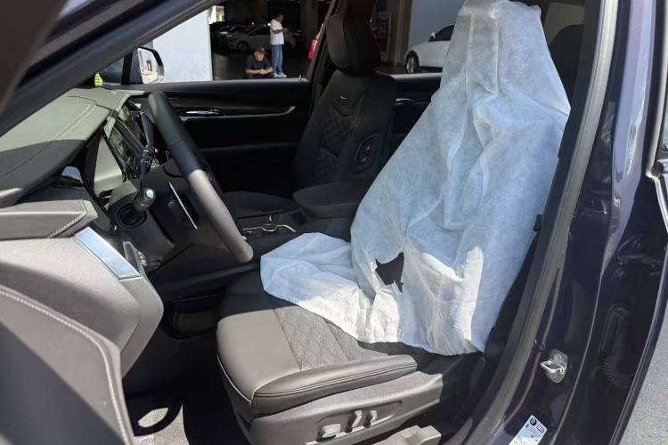 Used Cadillac XT6 2025 2.0T Six-Seater Four-Wheel-Drive Platinum Executive Black Label Version Interior 2