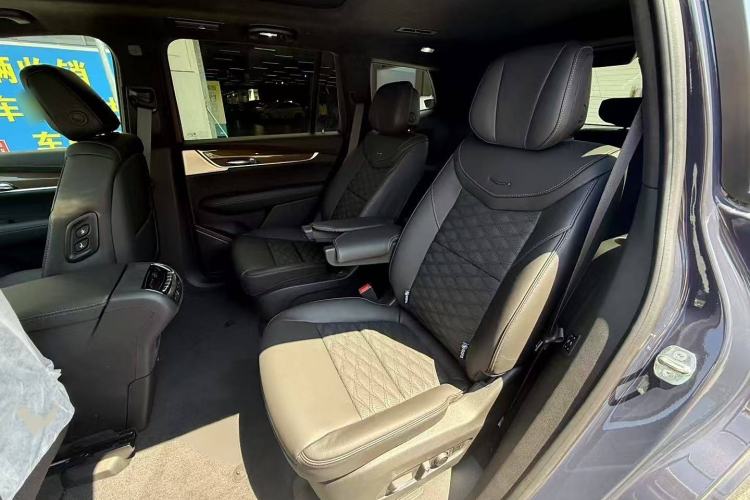 Used Cadillac XT6 2025 2.0T Six-Seater Four-Wheel-Drive Platinum Executive Black Label Version Interior 3
