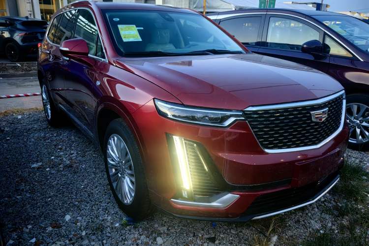 Used Cadillac XT6 2025 2.0T Six-Seater Four-Wheel-Drive Luxury Executive Classic Edition Exterior 4