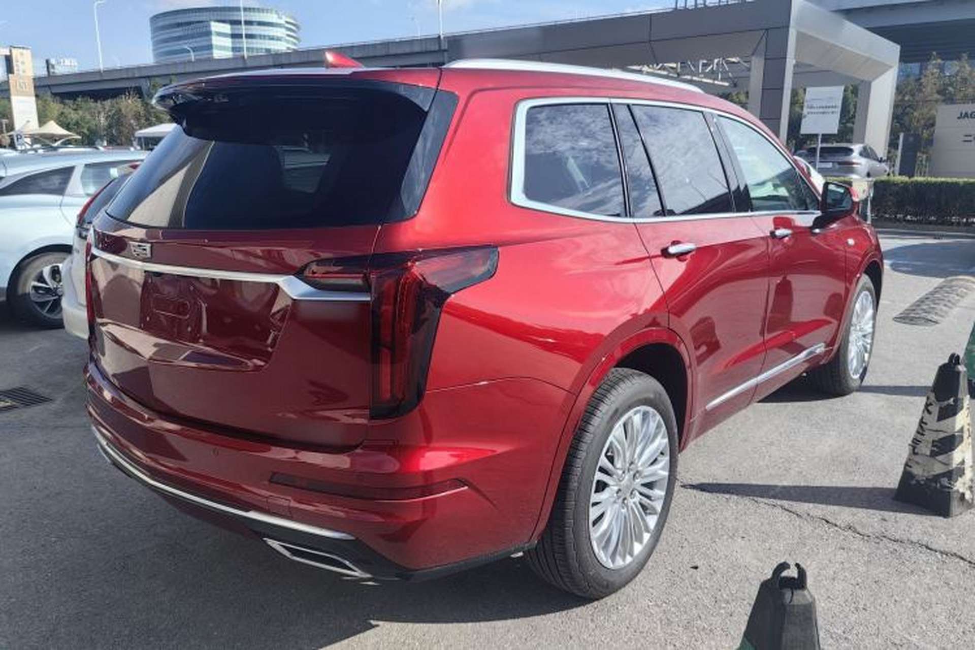 Used Cadillac XT6 2025 2.0T Six-Seater Four-Wheel-Drive Luxury Executive Classic Edition Exterior 5