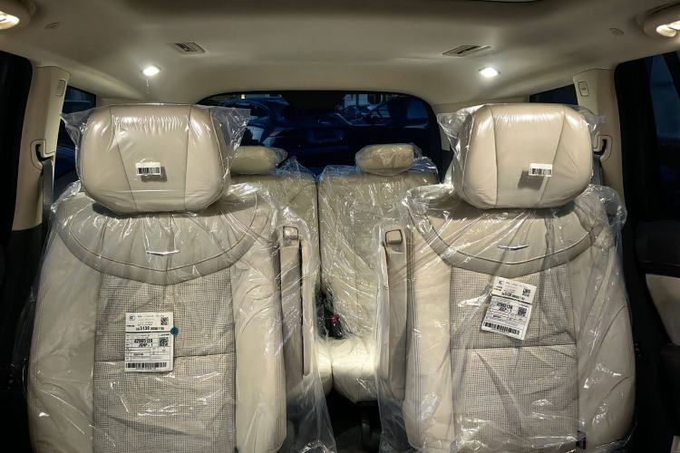 Used Cadillac XT6 2025 2.0T Six-Seater Four-Wheel-Drive Luxury Executive Classic Edition Interior 2