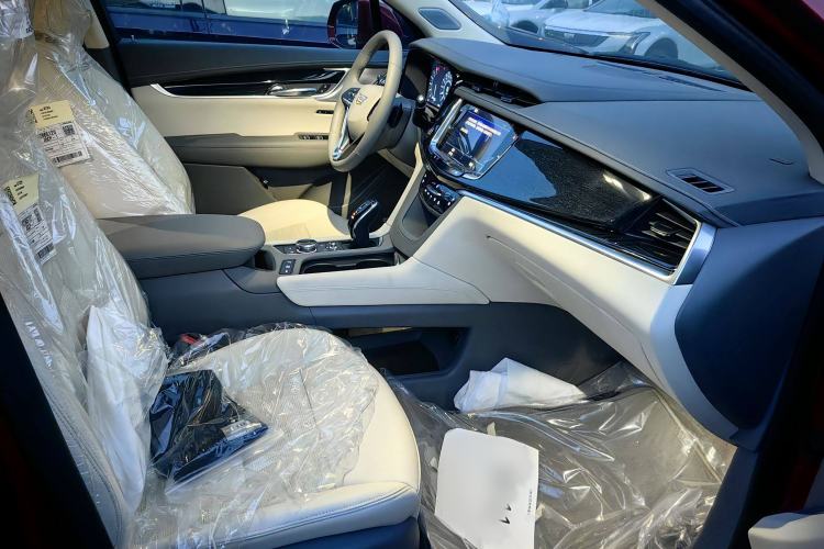 Used Cadillac XT6 2025 2.0T Six-Seater Four-Wheel-Drive Luxury Executive Classic Edition Interior 3