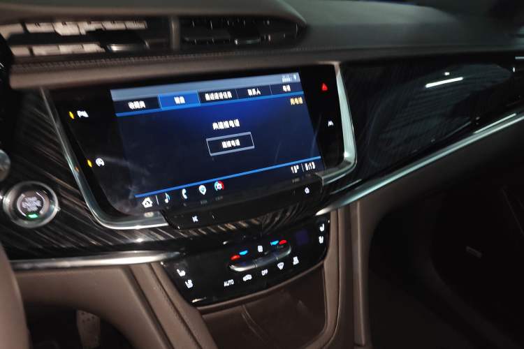 Used Cadillac XT6 2025 2.0T Six-Seater Four-Wheel-Drive Luxury Executive Classic Edition Audio And AC Panel