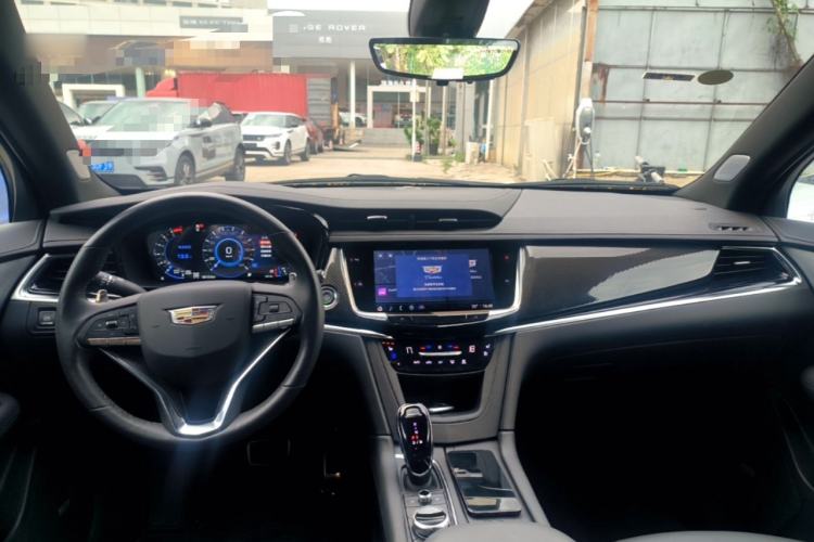 Used Cadillac XT6 2025 2.0T Six-Seater All-Wheel-Drive Prestige Executive Black Label Version Center Console