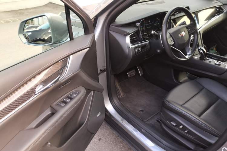 Used Cadillac XT6 2025 2.0T Six-Seater All-Wheel-Drive Prestige Executive Black Label Version Driver Seat