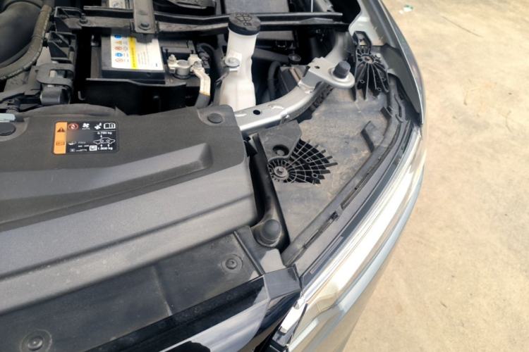 Used Cadillac XT6 2025 2.0T Six-Seater All-Wheel-Drive Prestige Executive Black Label Version Engine Bay Left