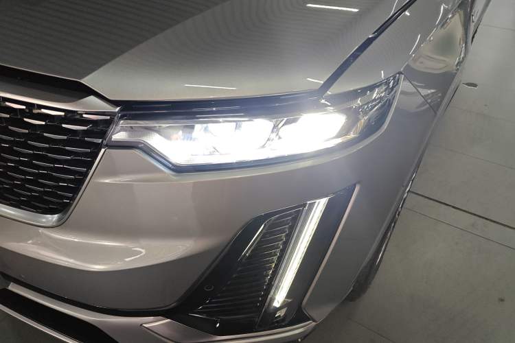 Used Cadillac XT6 2025 2.0T Six-Seater Four-Wheel-Drive Luxury Executive Classic Edition Left Front Headlight