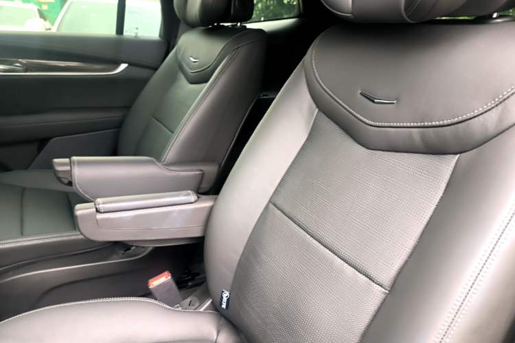 Used Cadillac XT6 2025 2.0T Six-Seater All-Wheel-Drive Prestige Executive Black Label Version Left Rear Seat