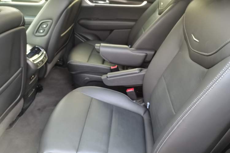 Used Cadillac XT6 2025 2.0T Six-Seater All-Wheel-Drive Prestige Executive Black Label Version Left Rear Seat