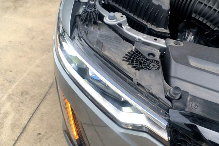 Used Cadillac XT6 2025 2.0T Six-Seater All-Wheel-Drive Prestige Executive Black Label Version Right Front Headlight