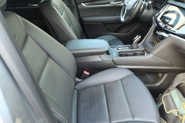 Used Cadillac XT6 2025 2.0T Six-Seater All-Wheel-Drive Prestige Executive Black Label Version Right Front Seat