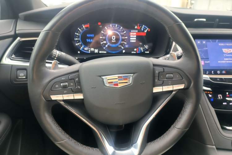 Used Cadillac XT6 2025 2.0T Six-Seater All-Wheel-Drive Prestige Executive Black Label Version Steering Wheel