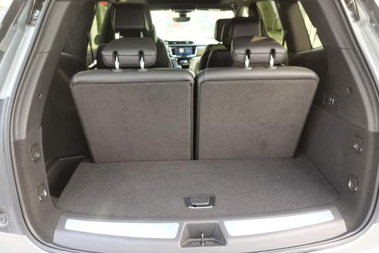 Used Cadillac XT6 2025 2.0T Six-Seater All-Wheel-Drive Prestige Executive Black Label Version Trunk