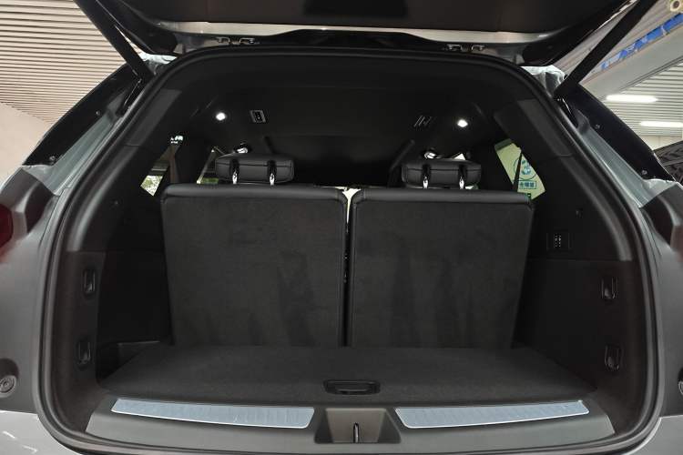 Used Cadillac XT6 2025 2.0T Six-Seater Four-Wheel-Drive Luxury Executive Classic Edition Trunk