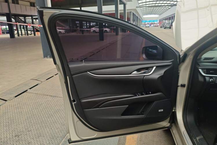 Used Cadillac XTS 2018 28T Tech Edition Left Front Door Interior