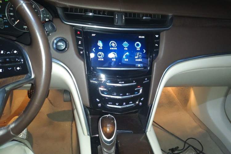 Used Cadillac XTS 2013 28T Leading Model Audio And AC Panel