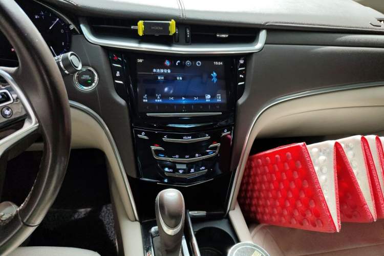 Used Cadillac XTS 2013 28T Comfort Model Audio And AC Panel