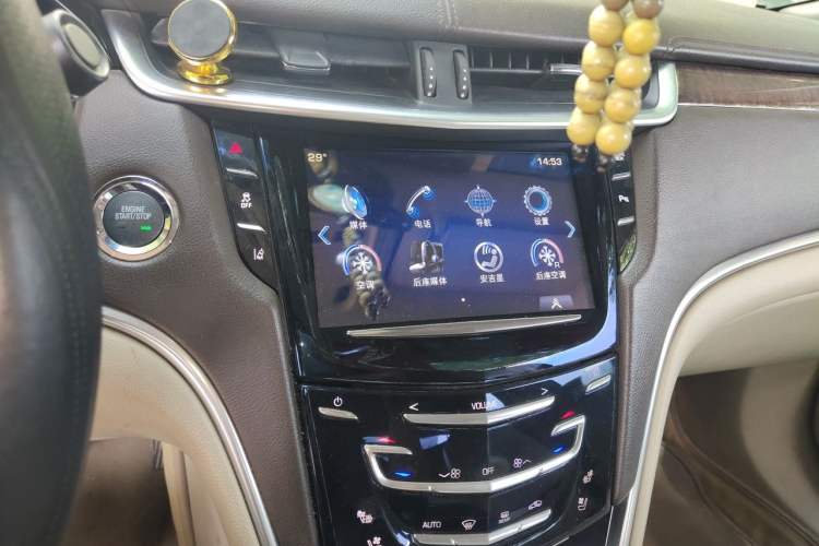 Used Cadillac XTS 2013 28T Leading Model Audio And AC Panel