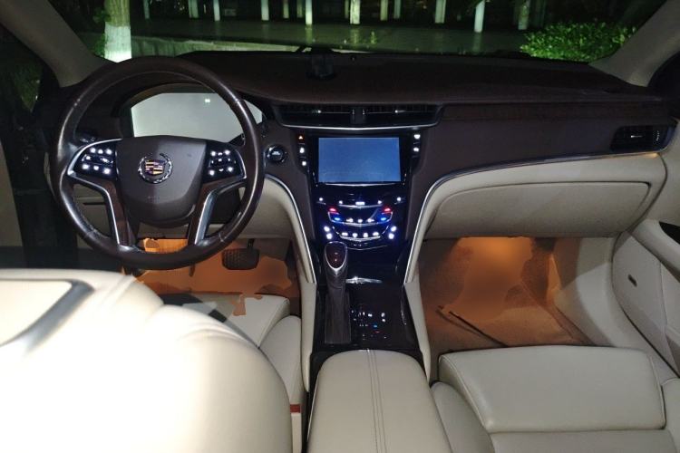 Used Cadillac XTS 2013 28T Leading Model Center Console