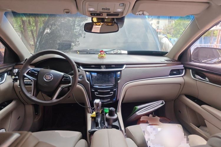 Used Cadillac XTS 2013 28T Leading Model Center Console