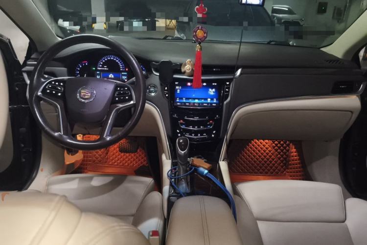 Used Cadillac XTS 2013 28T Luxury Model Center Console