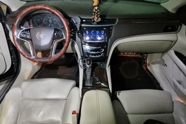 Used Cadillac XTS 2013 28T Leading Model Center Console