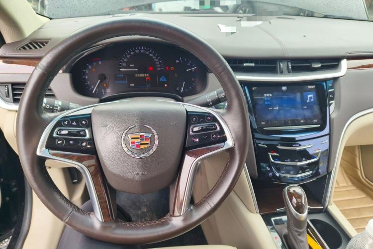 Used Cadillac XTS 2013 28T Luxury Model Center Console