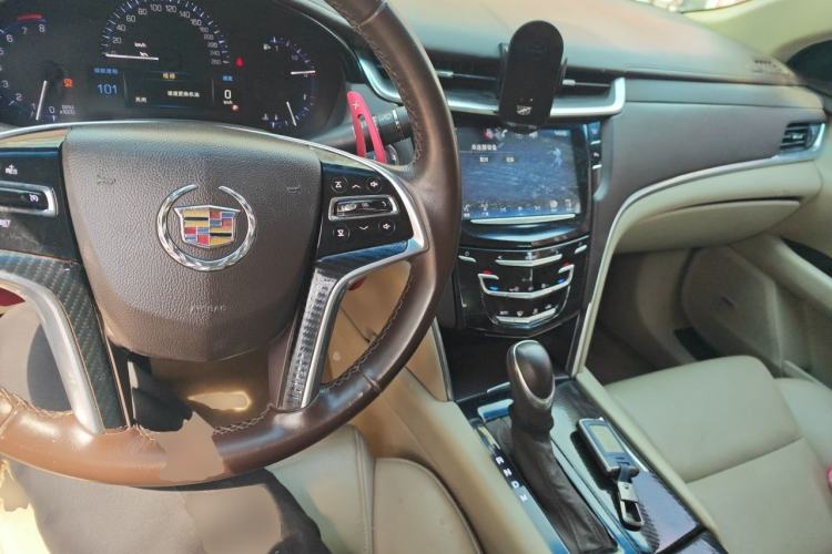 Used Cadillac XTS 2013 28T Comfort Model Center Console