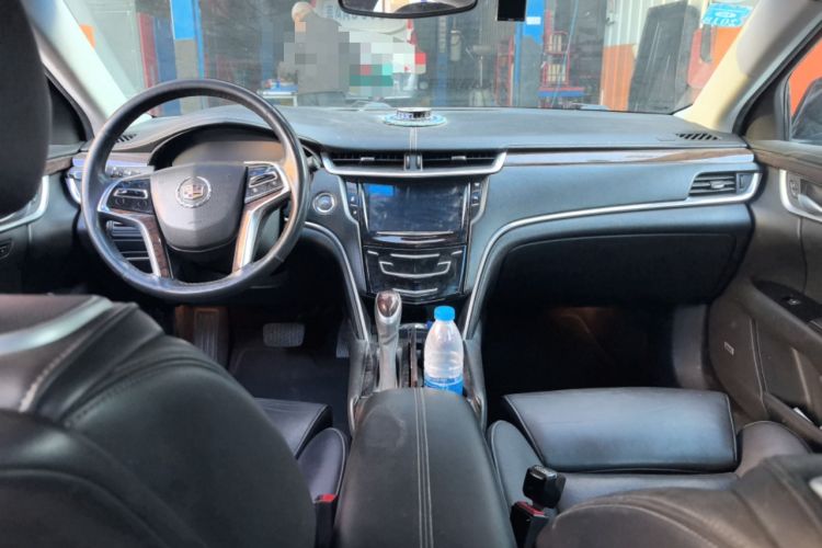 Used Cadillac XTS 2013 28T Leading Model Center Console