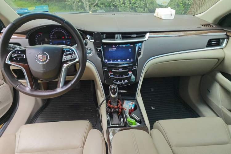 Used Cadillac XTS 2013 28T Elite Edition Center Console