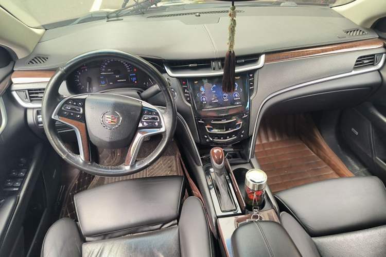 Used Cadillac XTS 2013 28T Elite Edition Center Console