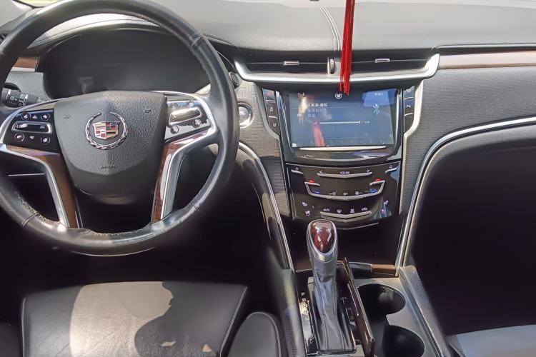 Used Cadillac XTS 2013 28T Leading Model Center Console