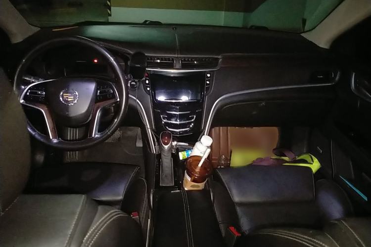 Used Cadillac XTS 2013 28T Luxury Model Center Console