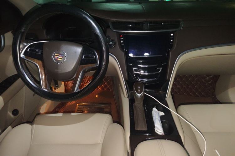 Used Cadillac XTS 2013 28T Comfort Model Center Console